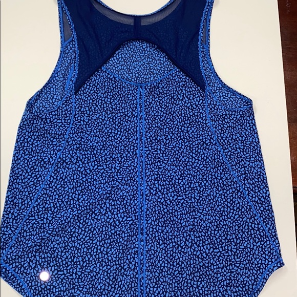 lululemon Blue and Navy Printed Tank w/mesh, Lg - Picture 3 of 7